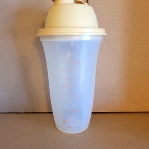 Vintage Tupperware Blender Bottle Shaker Almond Clear White Flip-top 16 oz